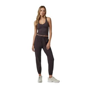 NWT Women's Vuori Sangria Heather Boyfriend Jogger, size XS